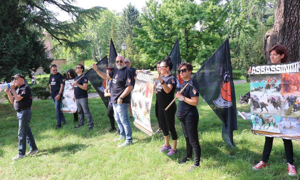 La protesta degli animalisti