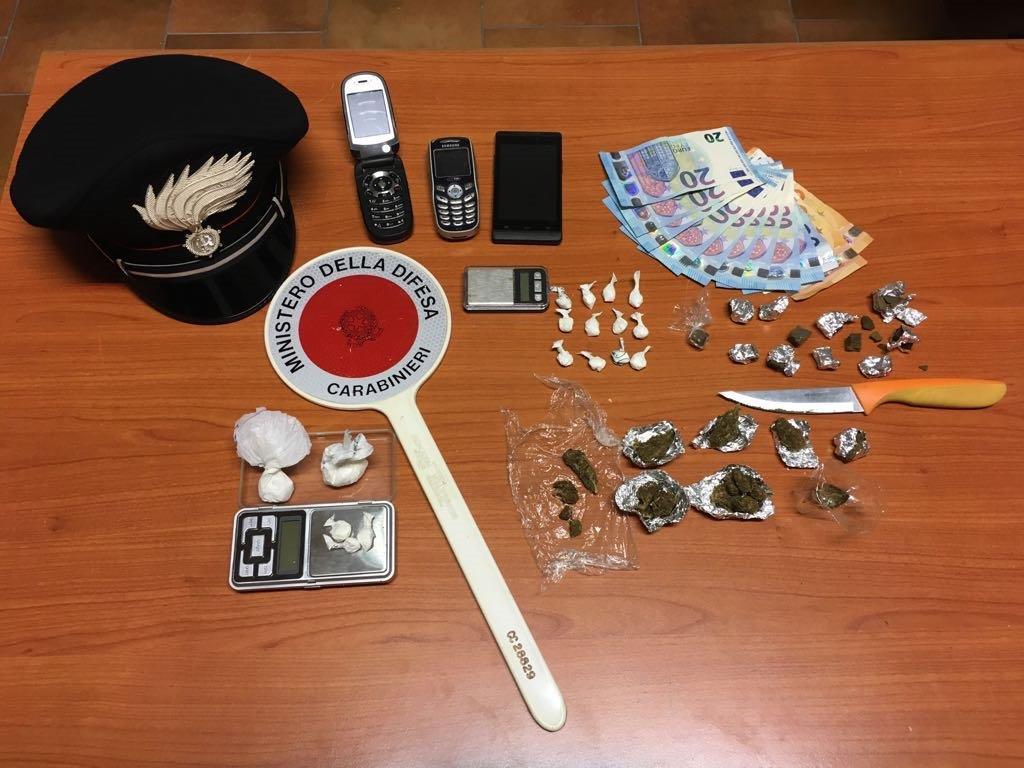I soldi e la droga sequestrati all'autotrasportatore pratese