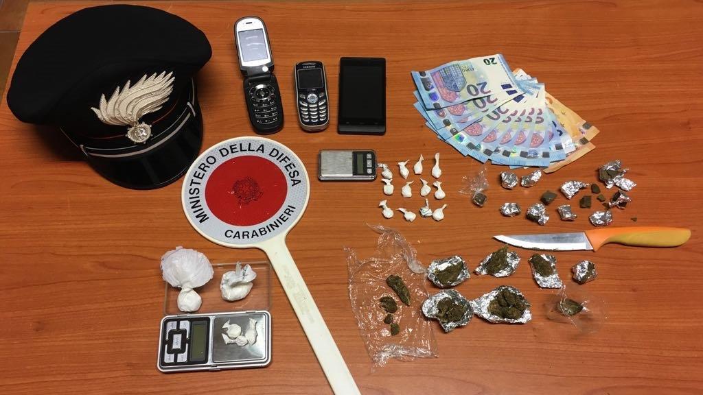 I soldi e la droga sequestrati all'autotrasportatore pratese