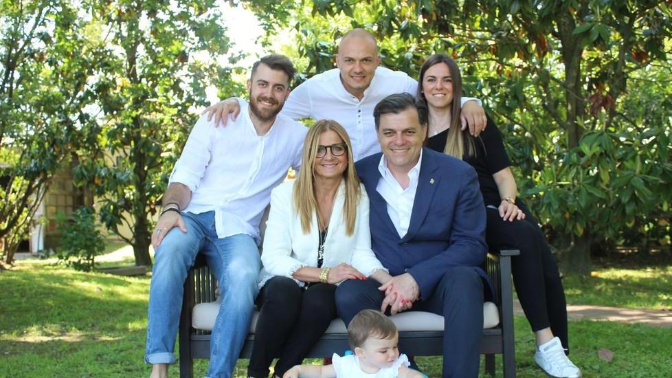 Ammira Berlusconi ascolta Vasco Rossi e sogna gli Stati Uniti