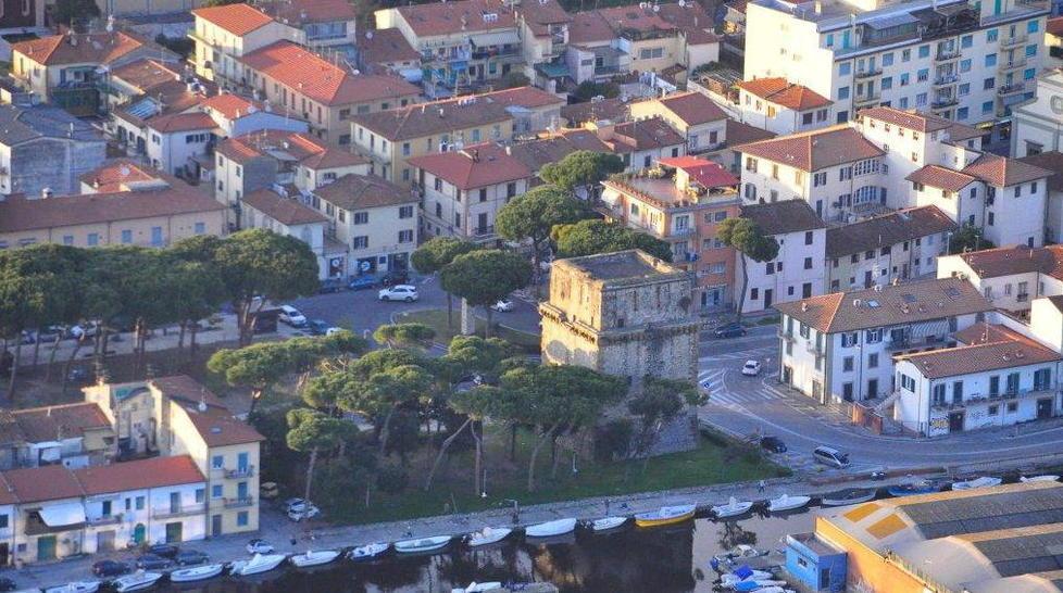 Tante donne per nuove rotonde e strade 