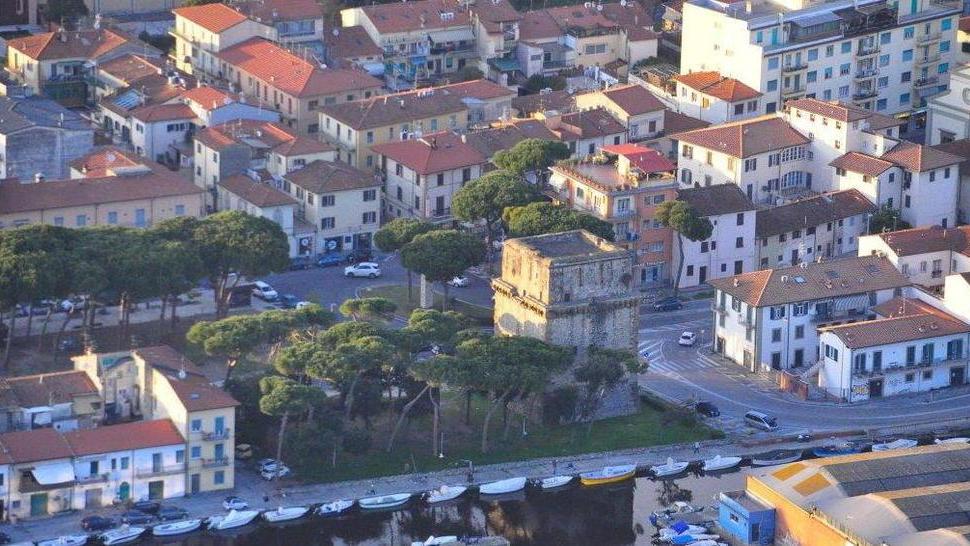 Tante donne per nuove rotonde e strade