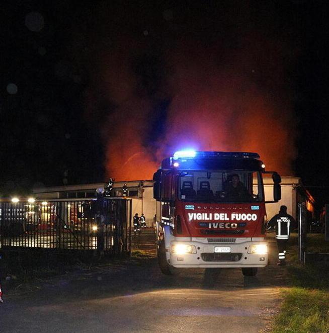 Fiamme dentro una roulotte Paura di notte alle Gorette