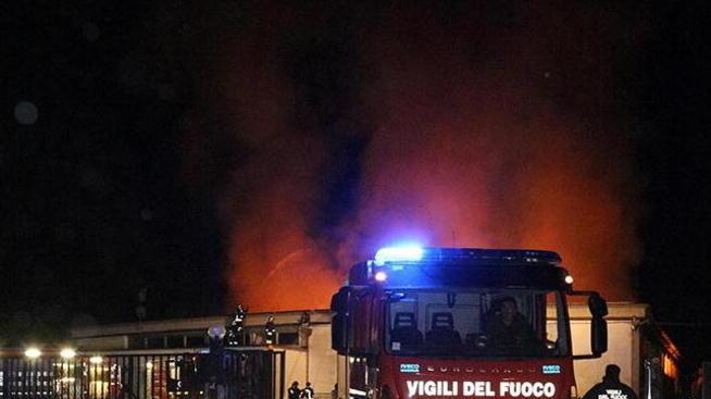 Fiamme dentro una roulotte Paura di notte alle Gorette