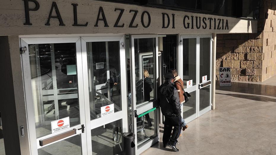 Spariti 23mila euro Sotto processo l’amministratore