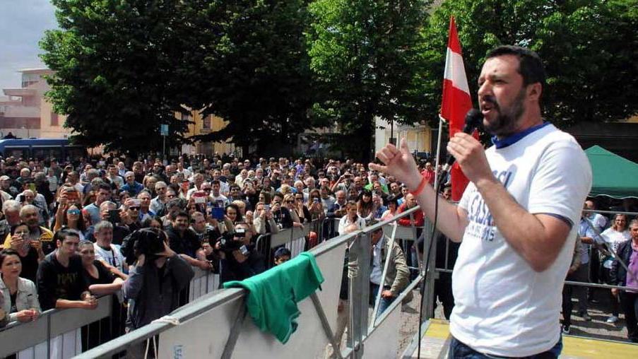 Salvini in piazza Garibaldi per sostenere il centrodestra