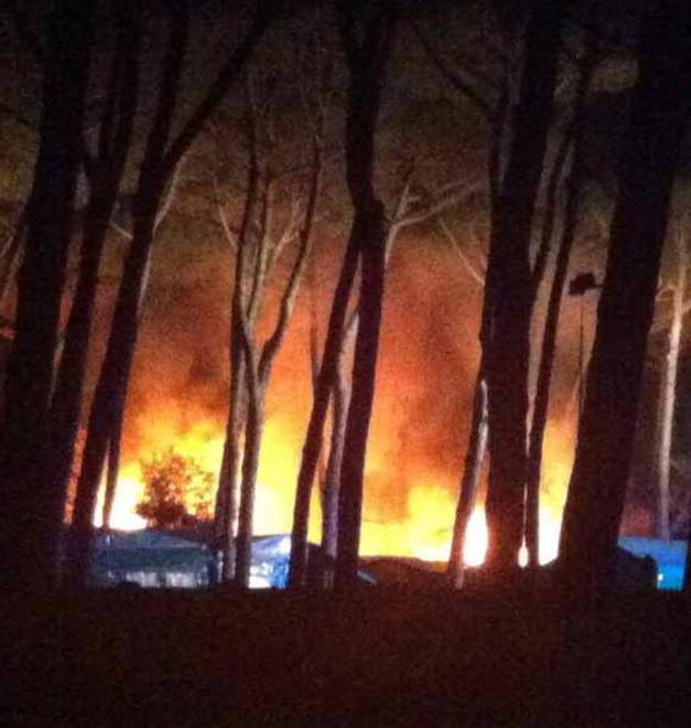 Fiamme dentro una roulotte parcheggiata notte di paura al campeggio Le Gorette