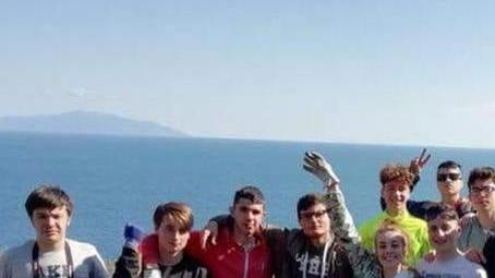 Studenti sull’isola sentinelle del verde