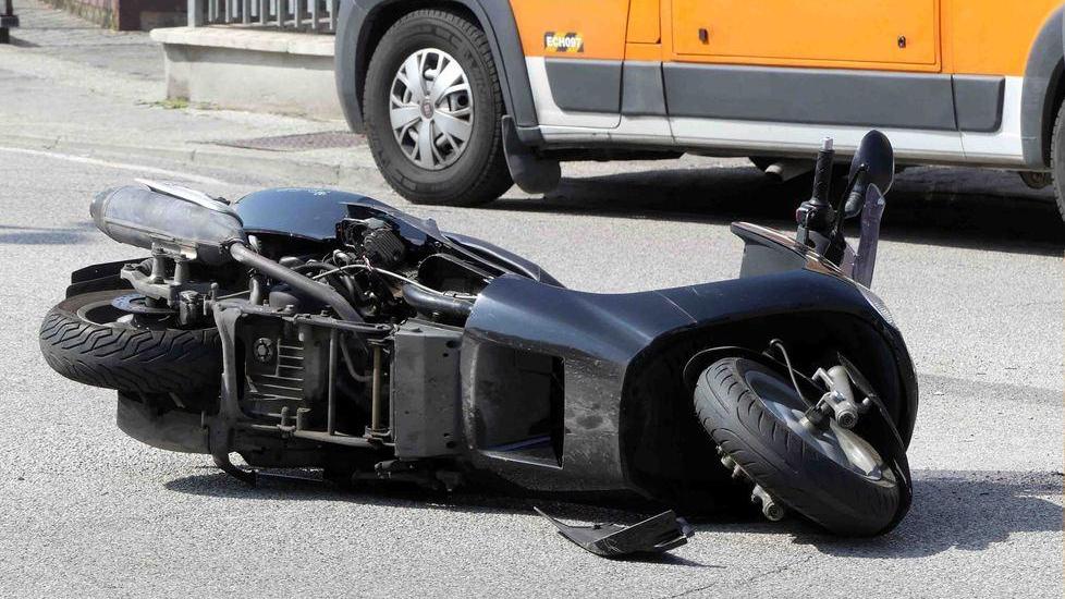 Incidente, ferita donna in scooter