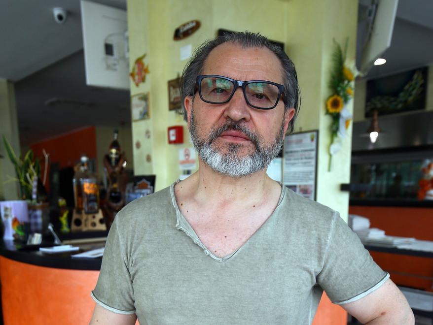 «Mamma è morta e lui non lo sa» 