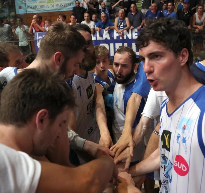 Domani sera (ore 21.15) c’è gara-4 al PalaMacchia, out Toppo e Pucci. Già partita la prevendita dei biglietti