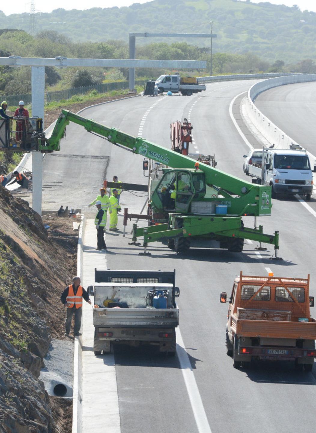 Cantiere bloccato, sit-in di protesta 