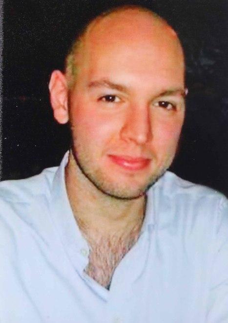 Un lungo abbraccio per l’addio a Emanuele