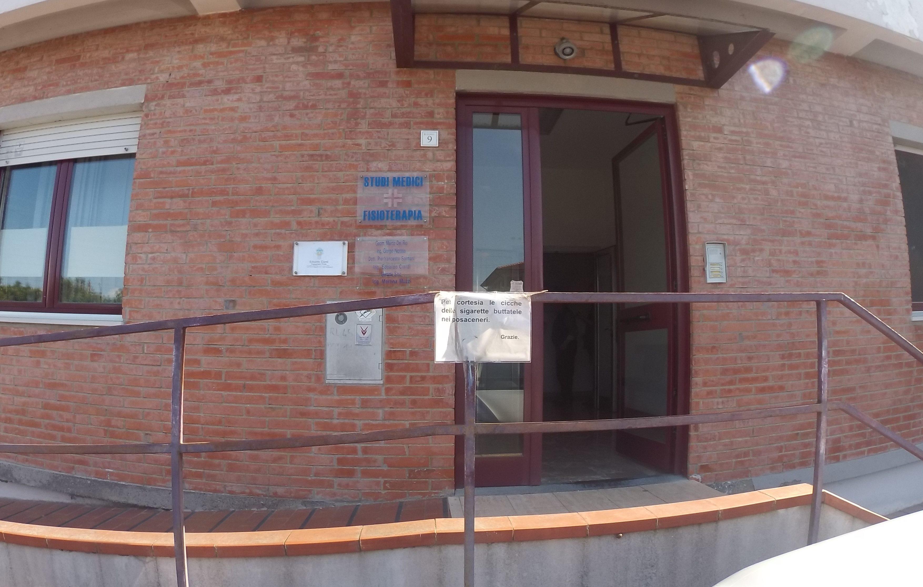 L'ufficio per i colloqui di lavoro veniva condiviso con questo centro fisioterapico