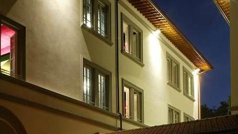Annegò nella vasca dell’hotel di lusso Patteggia il compagno