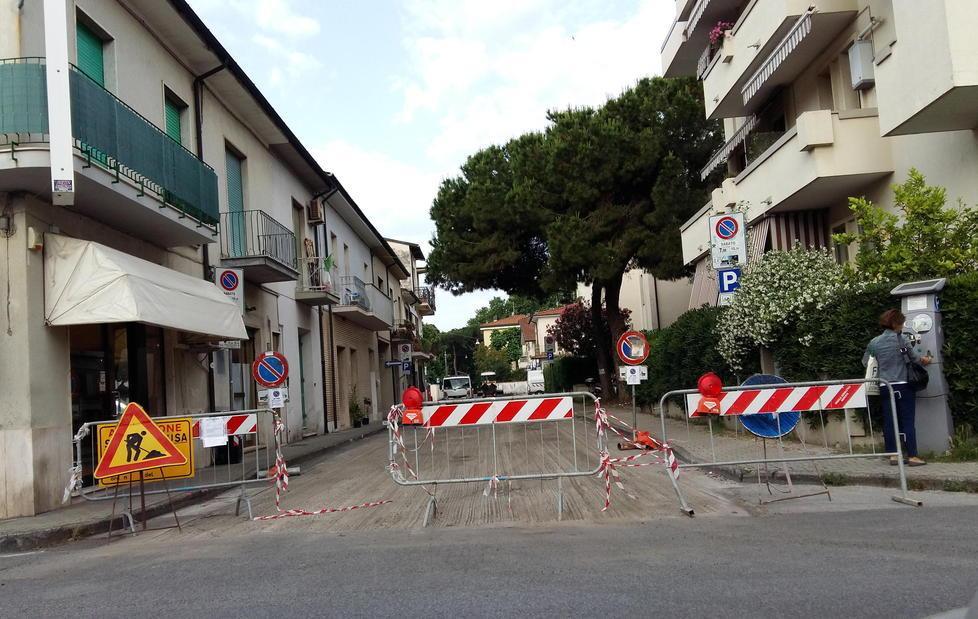 Nuovo asfalto in via Pascoli 