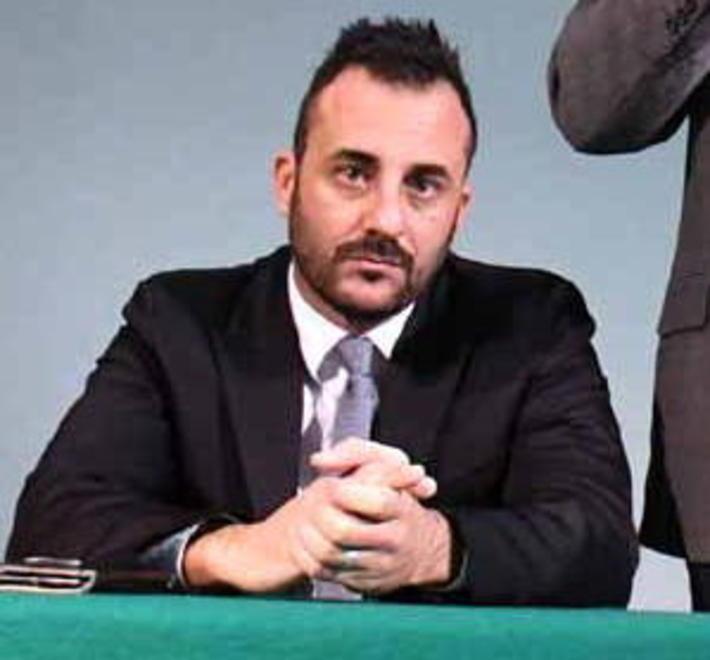 I romanzi storici, lo sport e la politica: ecco chi è Lorenzo