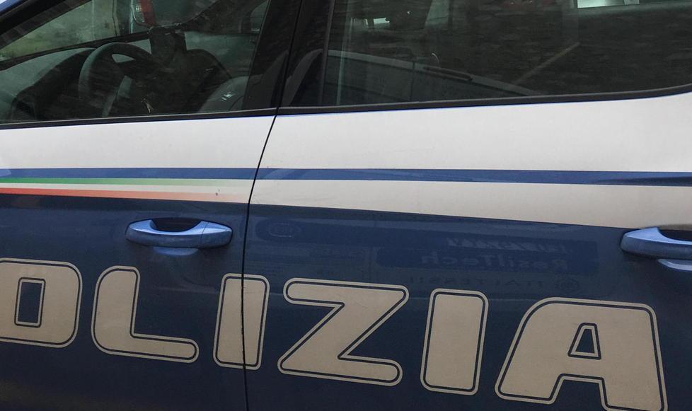 Litiga e lo minaccia con il coltello 