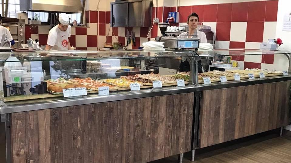 “Otto pizza al taglio” apre in via Roma «Questa città è viva»