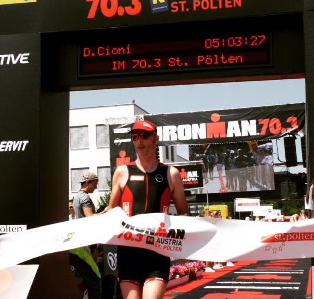 A nuoto, anzi in bicicletta, anzi di corsa, anzi tutto... 