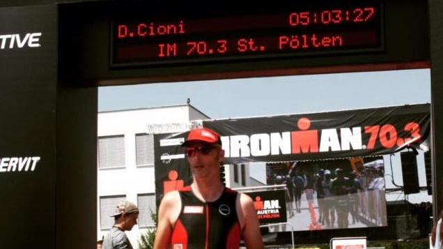 A nuoto, anzi in bicicletta, anzi di corsa, anzi tutto...