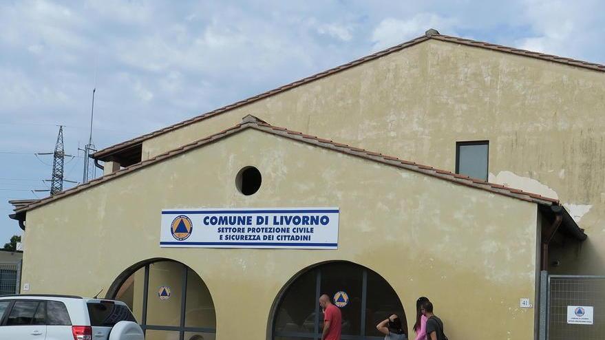Si portava a casa il cibo degli alluvionati