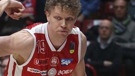 Basket, Milano va in finale