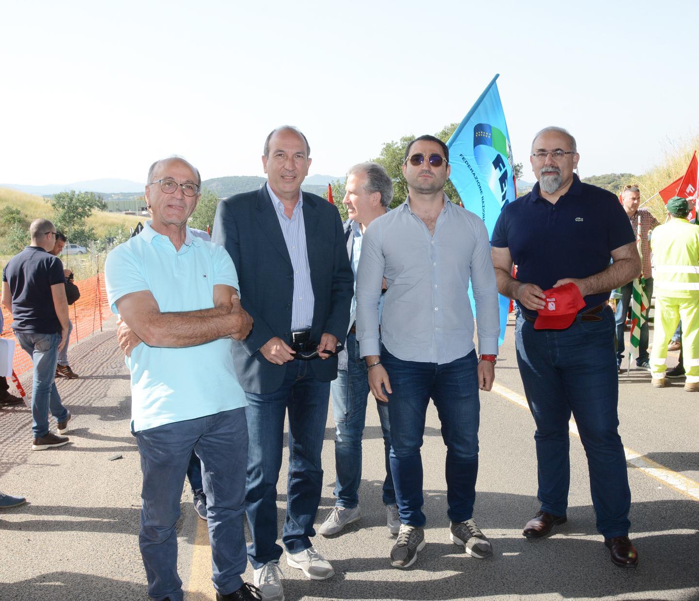 Sindaci e sindacati: «Stop ai cantieri lumaca» 