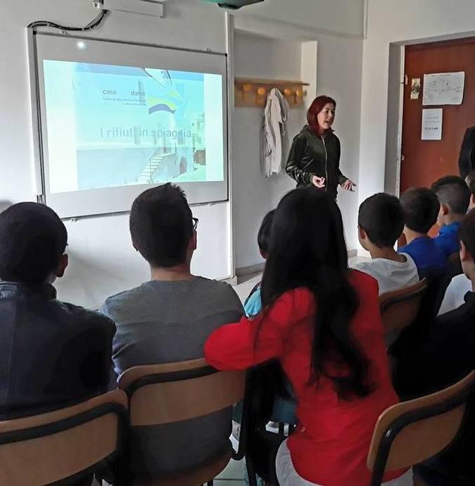 Rifiuti e ambiente, studenti a lezione 