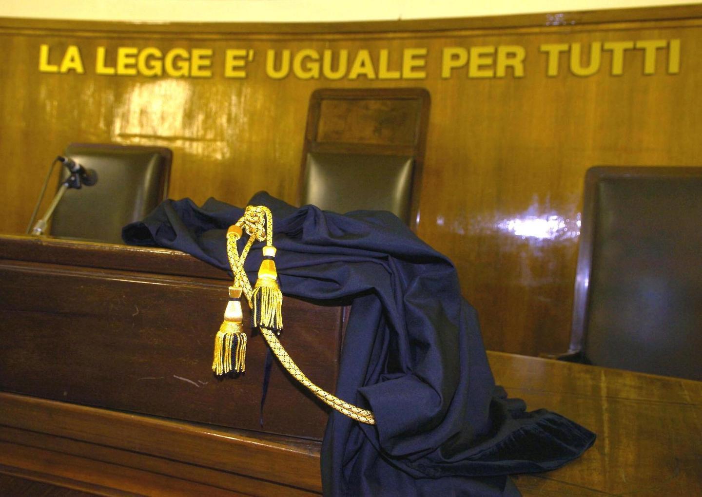 Estorsione e stalking, inchiesta della Procura 