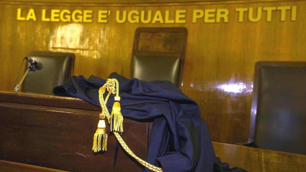 Estorsione e stalking, inchiesta della Procura