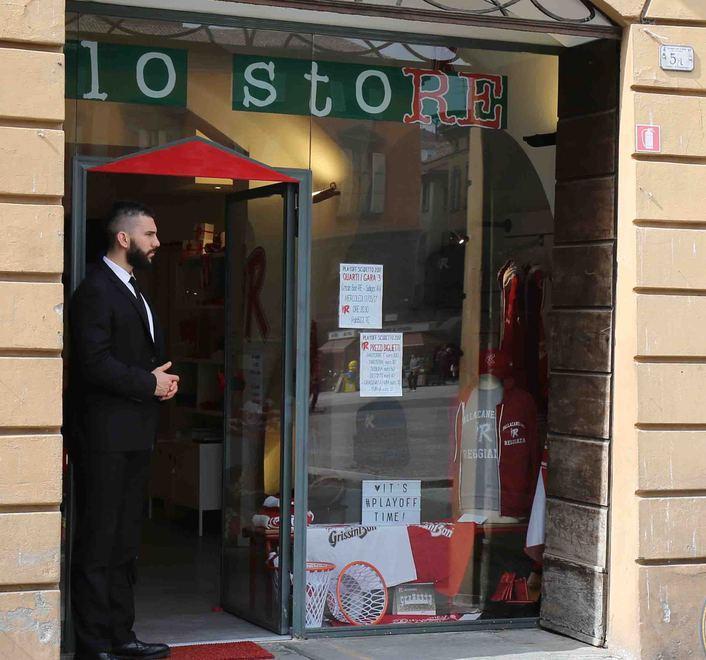 Da domani l’orario estivo allo stoRE di piazza Prampolini