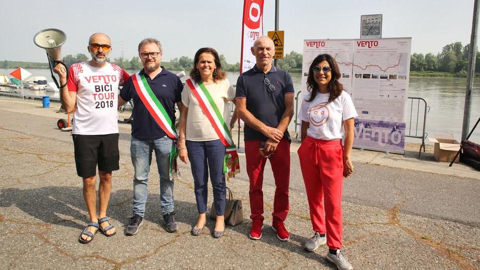 Boretto, la ciclabile lungo il Po dipinta dagli studenti