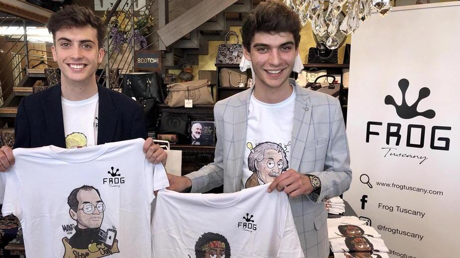 Matteo e Lorenzo con le t-shirt d'autore (foto Sproviero/Batavia)