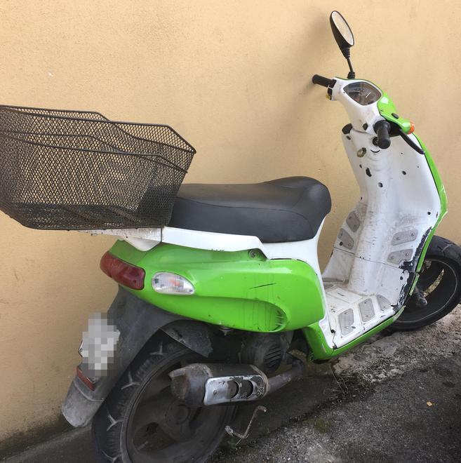 Finisce in scooter contro un muro e muore 