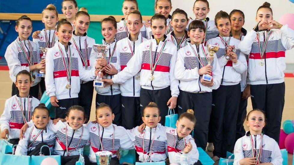 Corpo libero, palla, cerchio Le reginette della ritmica