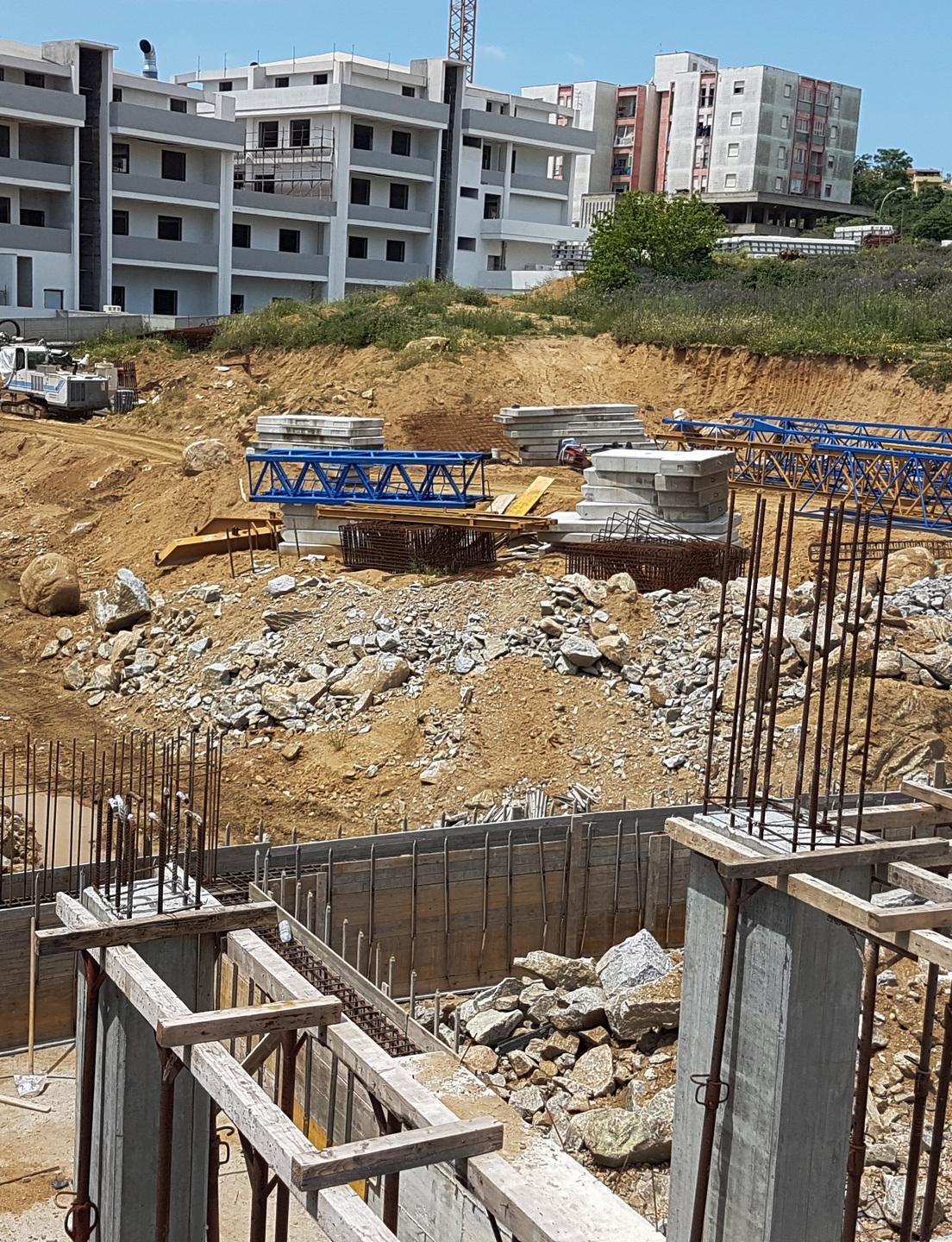 Cantiere in via don Bosco il Comune: demolite tutto 