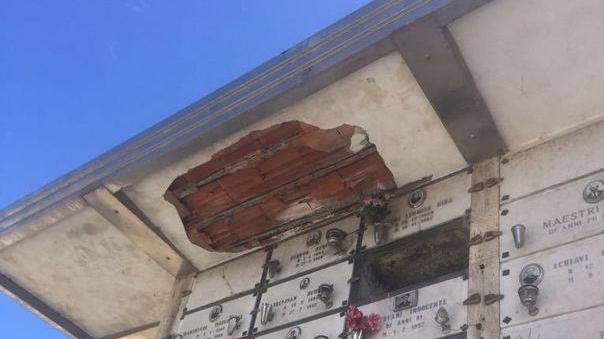 Iniziati i lavori al cimitero dopo la caduta dell’intonaco