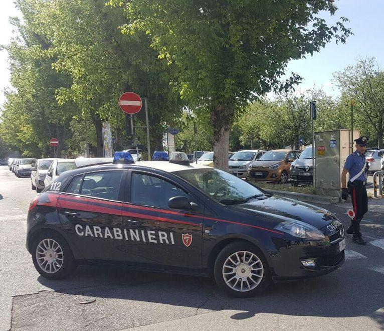 Mente sulla figlia lasciata incustodita Denunciato papà
