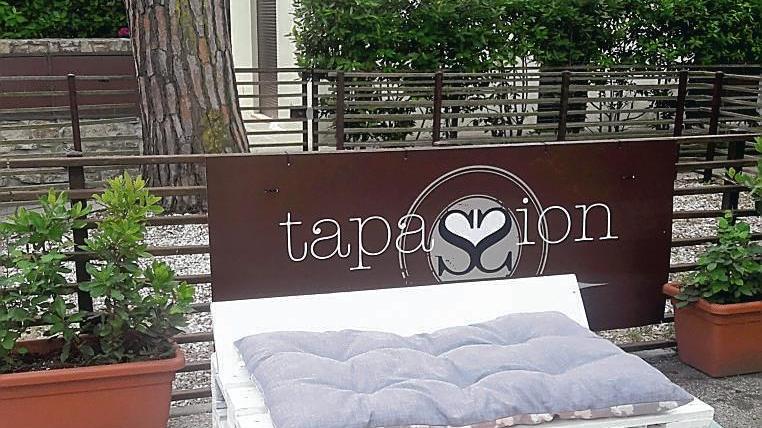 Nuovo locale apre a Tirrenia sei soci lanciano il “Tapassion”