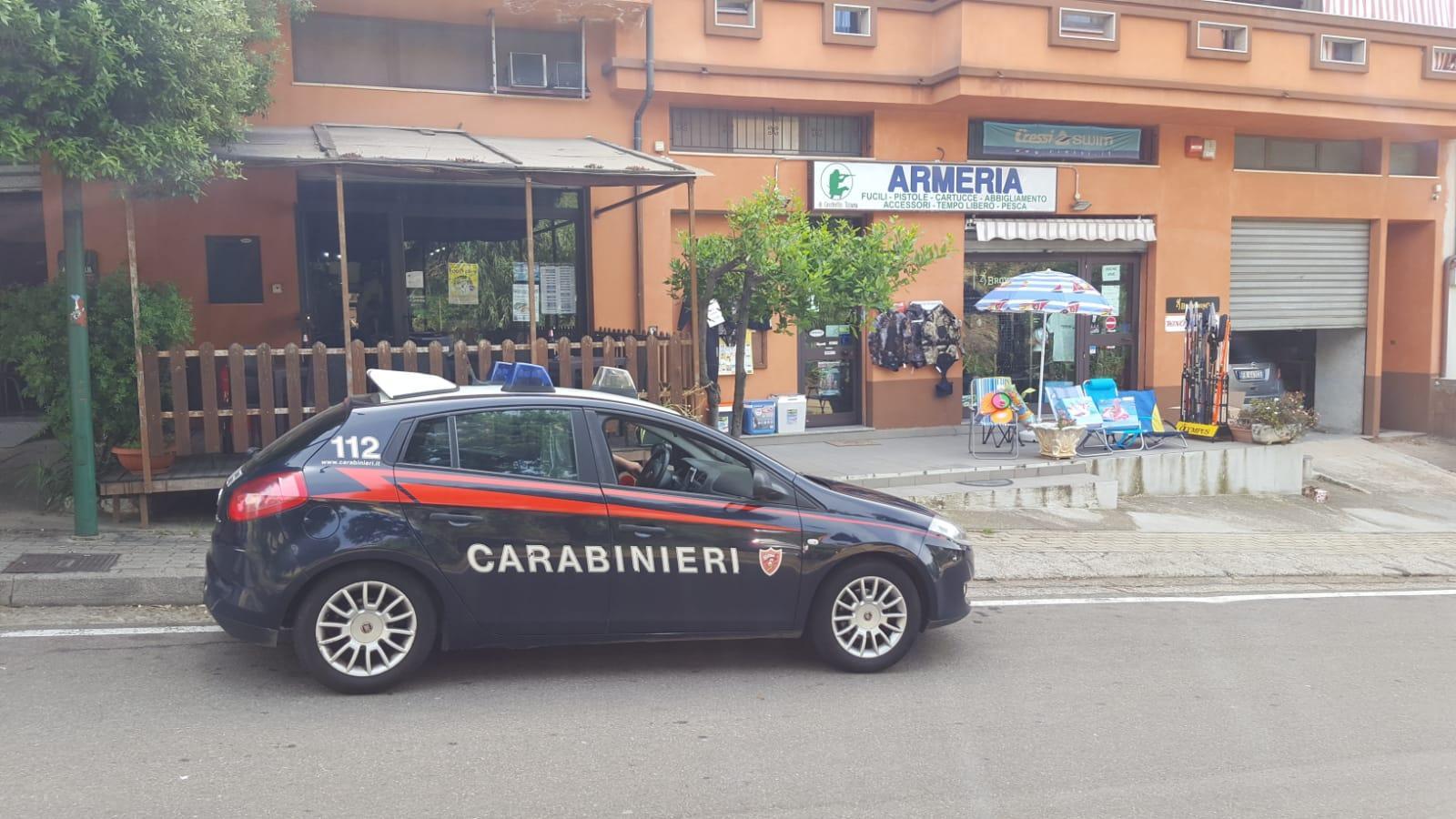 Ruba un'auto e svaligia un bar ad Arbus