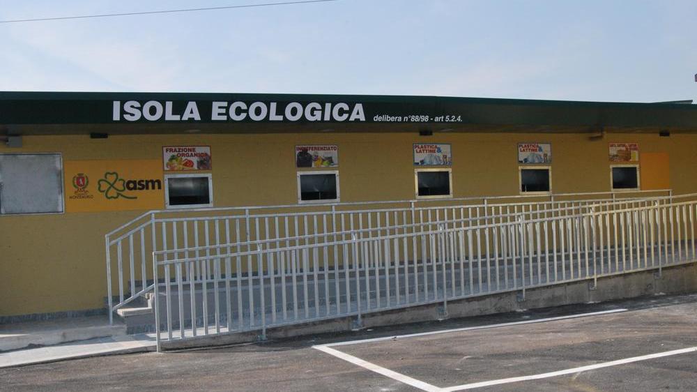 L'isola ecologica di via Puccini a Montemurlo
