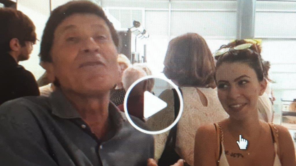 Gianni Morandi all'aeroporto di Cagliari