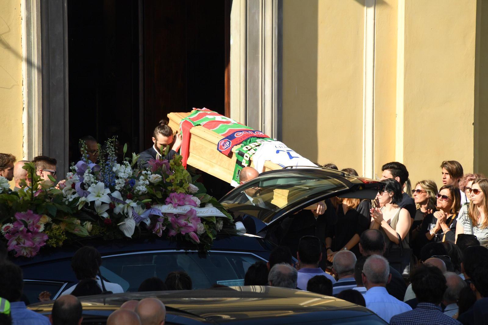 Un momento dei funerali di Federico Zini
