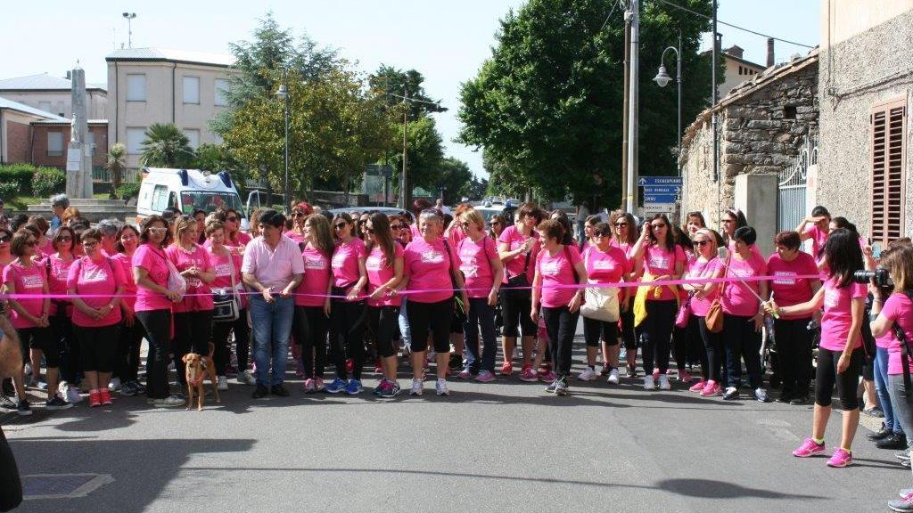 "Unite da un filo rosa": in marcia per la salute delle donne