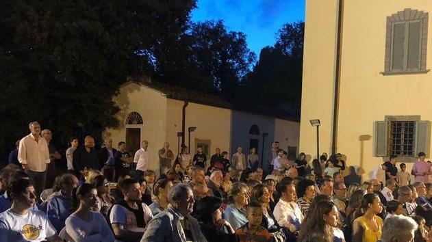 Applausi e commozione per il “giallo” sulla strage del Padule