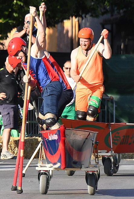 La cena delle contrade apre la settimana del Palio