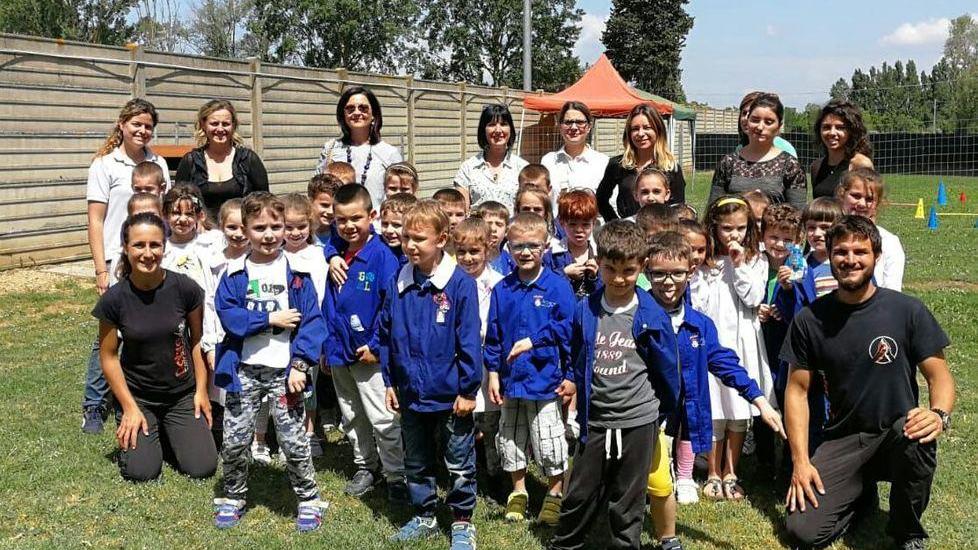 Gli scolari incontrano gli amici a quattro zampe
