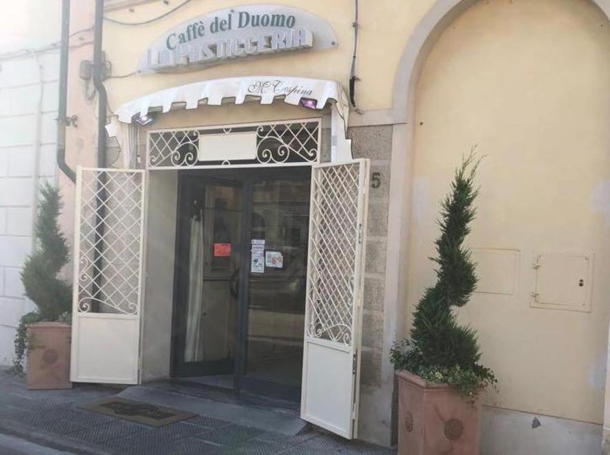 Inferriate alle porte dei negozi contro le incursioni dei ladri