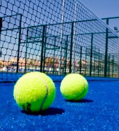 Racchette, palla e muro Apre a Forte dei Marmi il primo campo di padel 
